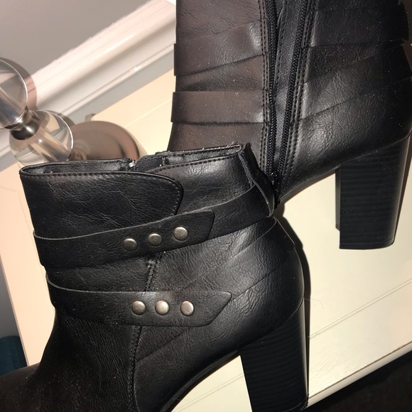 Boot - Picture 4 of 7